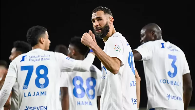 كأس خادم الحرمين| كريم بنزيما يقود هجوم الهلال ضد الرائد
