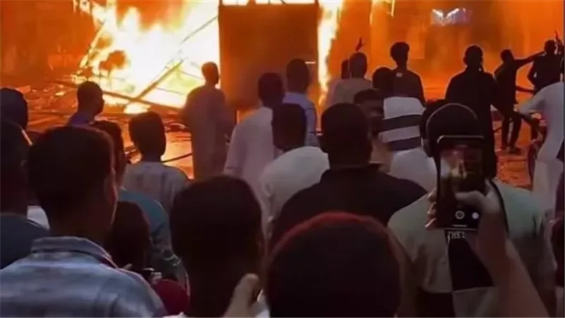 نشوب حريق في محلات بقوص في قنا