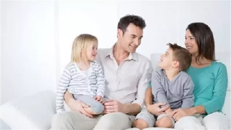 حكم يمين تحريم المرأة لزوجها وتحذير من كثرة حلف الرجل بالطلاق