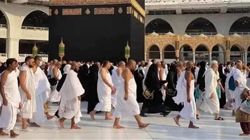 هل ينقص ثواب من اعتمر على نفقة غيره؟