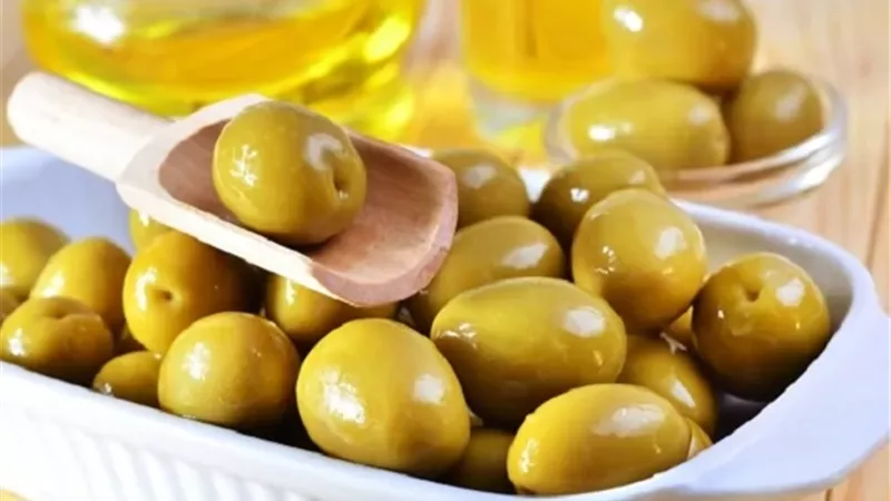 الزيتون الأخضر .. كيف تفرق بين الجيد والرديء قبل الشراء؟