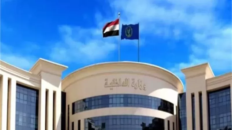الداخلية عن فرد الشرطة المفصول: فيديو قديم وتم اتخاذ الإجراءات