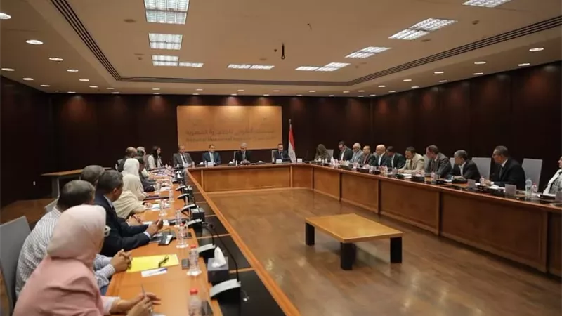 وزير السياحة يبحث تطوير منظومة العمل بالمجلس الأعلى للآثار