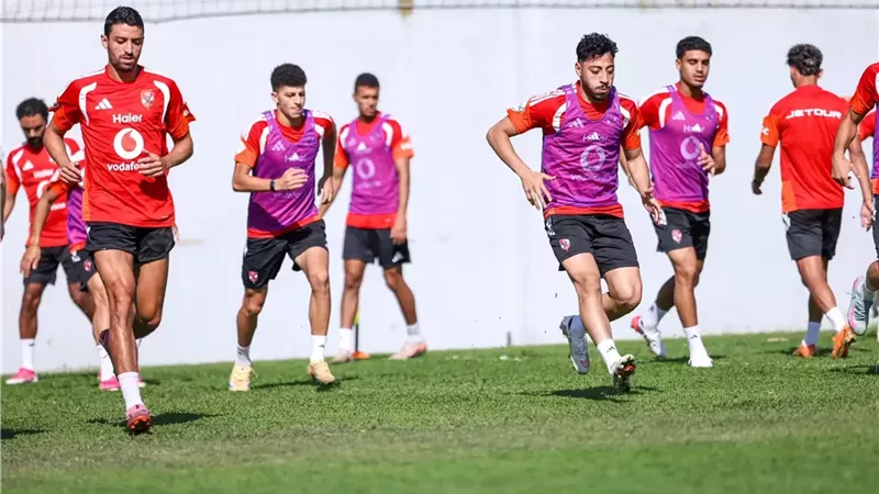 الأهلي يغادر فندق الإقامة لخوض المران الختامي قبل مباراة برشلونة