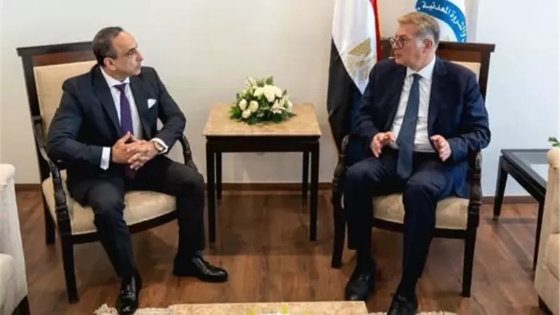 البترول و«هاليبرتون» يبحثان تعزيز الإنتاج بالتكسير الهيدروليكي