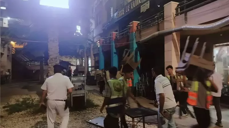 حملات مسائية مكبرة بـ 6 أكتوبر لرفع الإشغالات وإعادة الانضباط