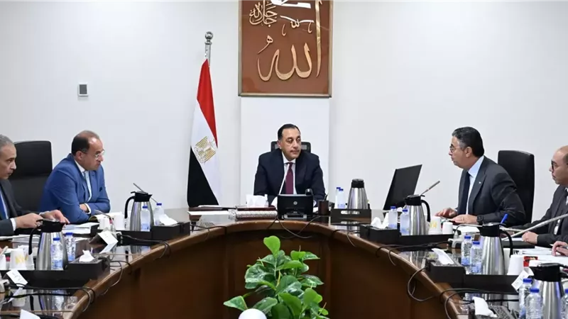 مدبولي يستعرض إجراءات فض التشابكات المالية بين «المالية» وهيئة السلع
