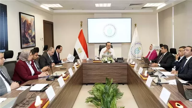 الرعاية الصحية توجه بتوفير مخزون استراتيجي من الأدوية والمستلزمات