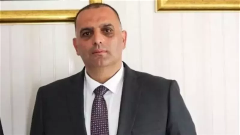 قوات الاحتلال تعتقل وزير شؤون القدس بعد اقتحام منزله