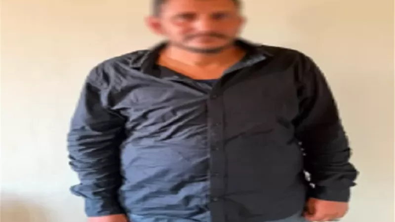 القبض على مالك فرش أحذية انتحل صفة صحفي لابتزاز المواطنين