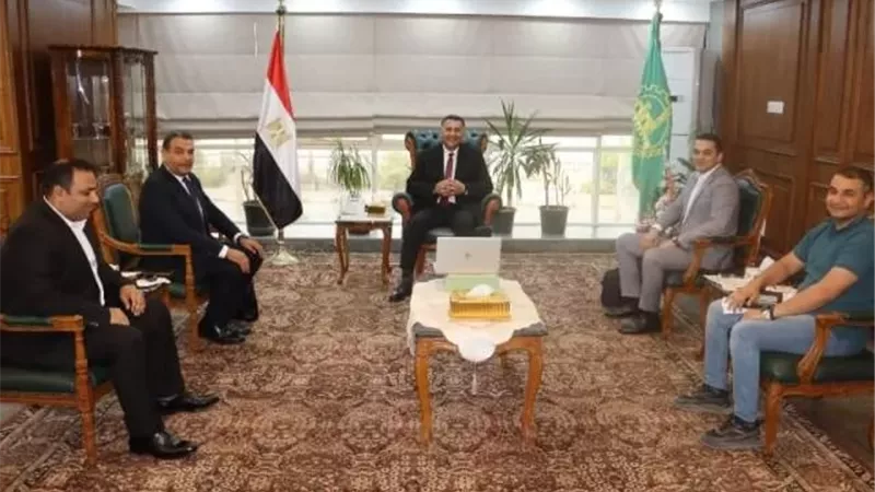 محافظ القليوبية يبحث مع 