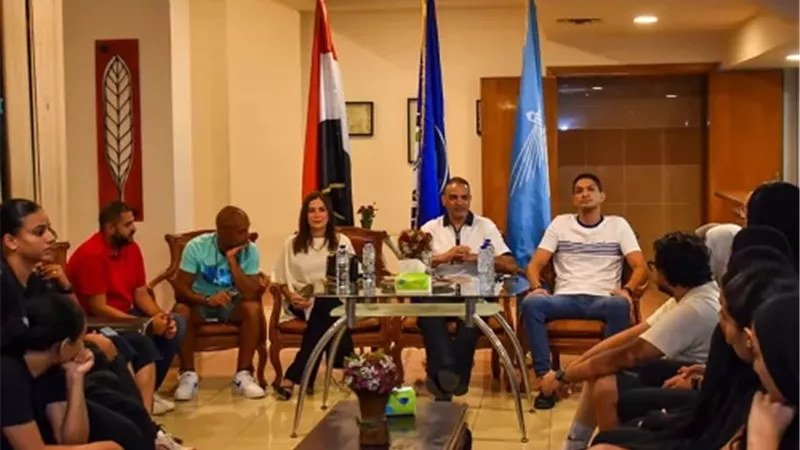رئيس نادى سموحة يستقبل فريق طائرة للسيدات قبل السفر للإمارات