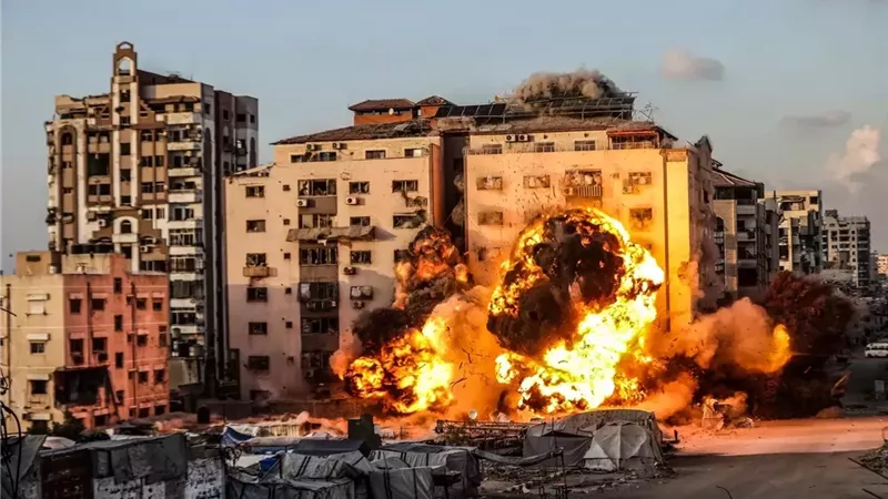 استشهاد وإصابة 24 فلسطينيا جراء قصف إسرائيلي على مدينة غزة