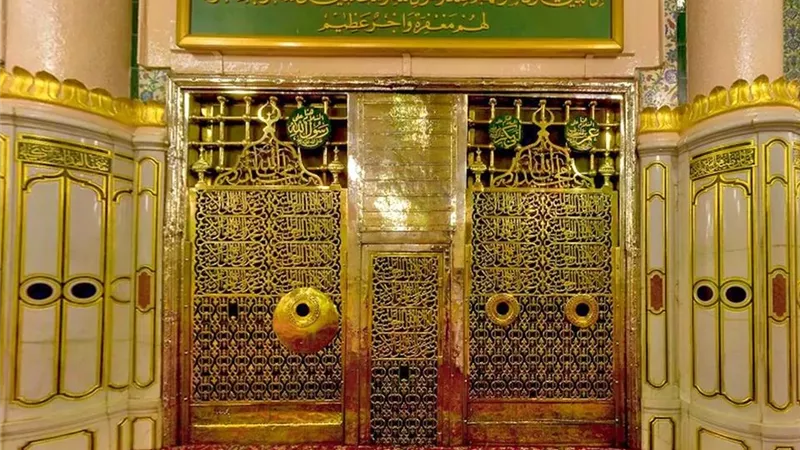 حكم شد الرحال لزيارة قبور الأنبياء والصالحين