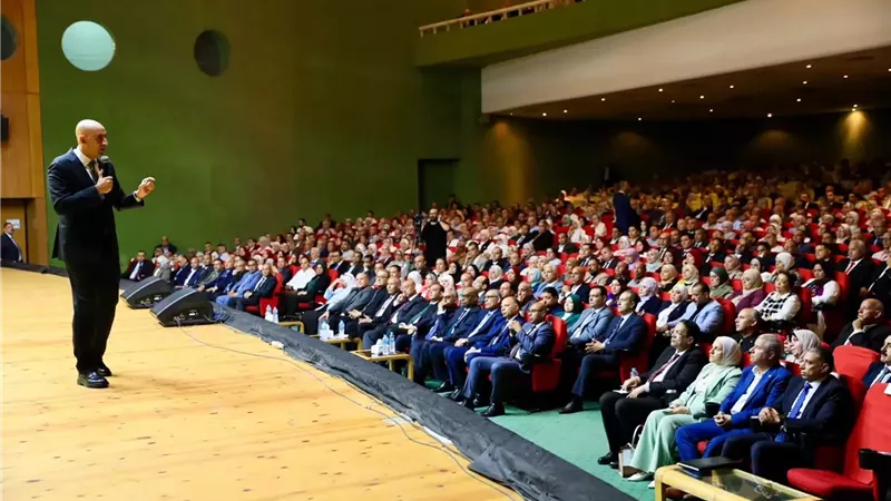 وزير التربية والتعليم يعقد لقاءً موسعًا مع ٤٥٠٠ مدير مدرسة من ٢١ محافظة