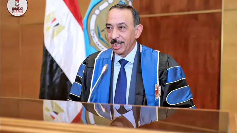 محافظ سوهاج يشهد حفل خريجي كلية الصيدلة بجامعة سوهاج الجديدة