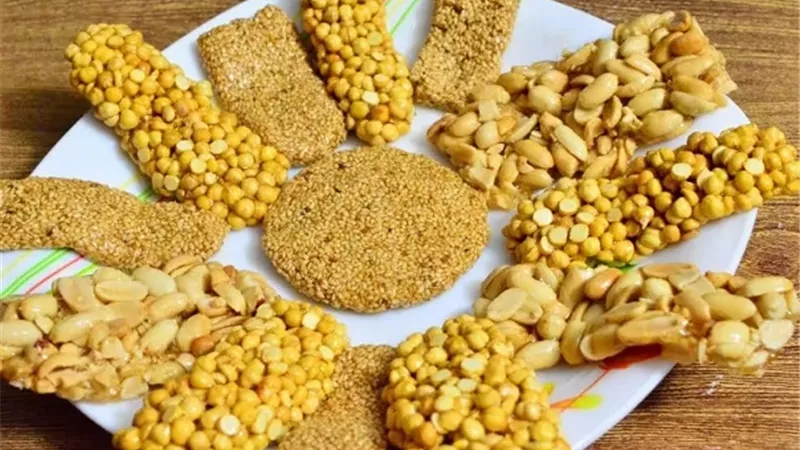 بدل شرائها جاهزة.. طريقة عمل الفولية والسمسمية والحمصية في المنزل