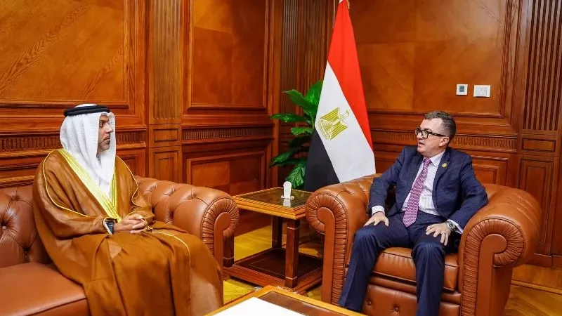 وزير التخطيط يبحث مع سفير الإمارات دعم العلاقات الاقتصادية