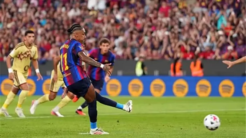 أمير هشام: كوكا يستحق ركلة جزاء للأهلي أمام برشلونة