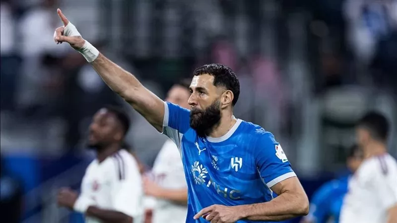طرابزون يفاوض الهلال السعودى لضم بنزيما