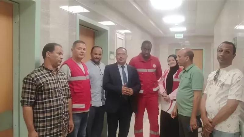 مدير التضامن يتفقد مصابي حادث ملوي ويقدم الدعم للأسر المتضررة
