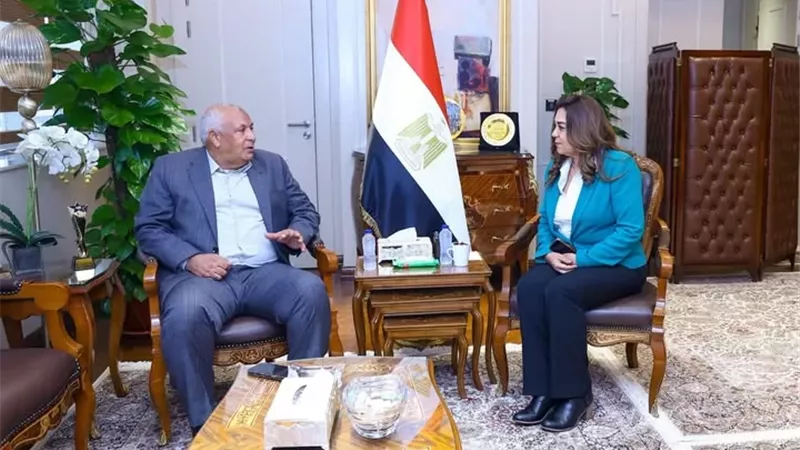 منال عوض تتابع مع محافظ مطروح ملفات التصالح والتقنين