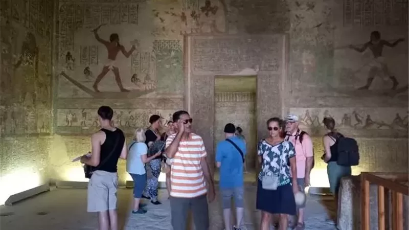 إقبال من الوفود السياحية على المناطق الأثرية فى المنيا