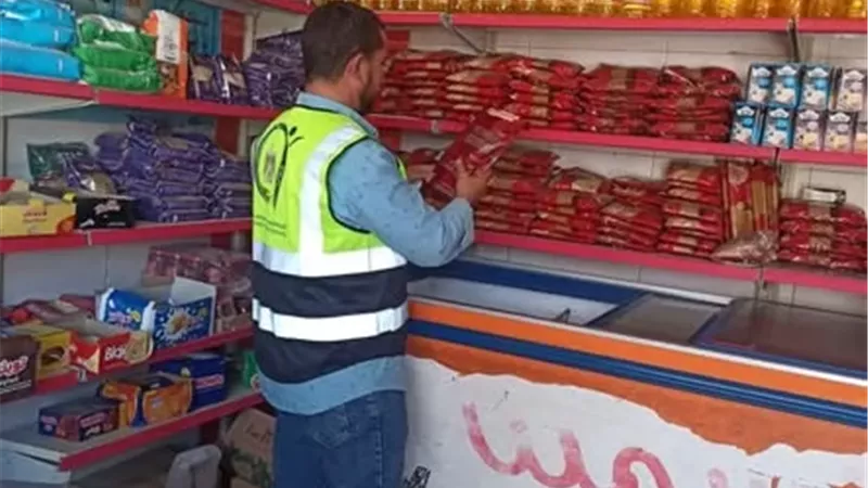 ضبط مواد غذائية فاسدة في حملة تفتيشية بالإسماعيلية