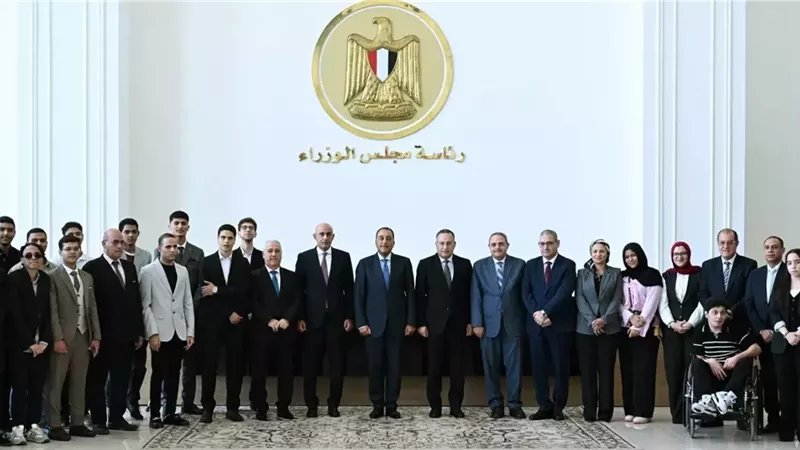 رئيس الوزراء يشيد بتكريم جريدة الجمهورية لأوائل الثانوية العامة