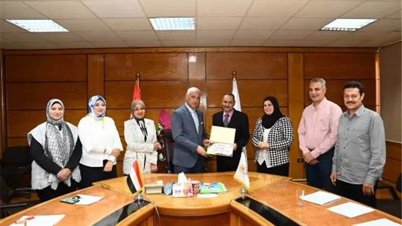 رئيس جامعة أسيوط يجتمع بمجلس مركز النيل للتنوير والإشعاع الثقافي