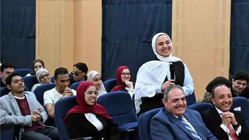 تفاصيل ما جرى بين رئيس الوزراء والطالبة أفنان من أوائل الثانوية العامة