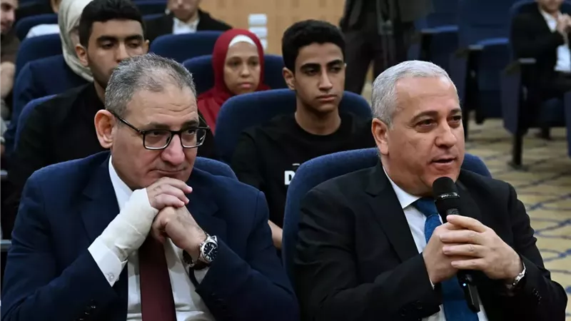 الشوربجي يثمن حرص رئيس الوزراء على لقاء أبنائه أوائل الثانوية العامة