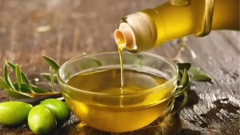 فوائد زيت الزيتون للقلب.. كيف يساعد على حماية الأوعية الدموية
