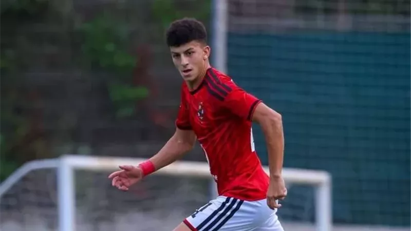 سر غياب علي محمود عن مباراة الأهلي أمام برشلونة