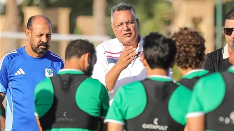 أبو قمر و موسى يجتمعان بلاعبي المصري لتحفيزهم قبل انطلاق الدوري