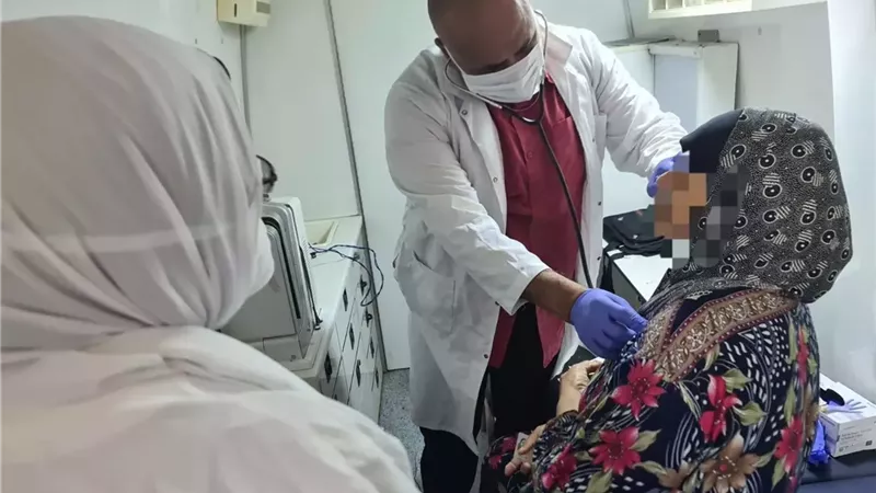 الكشف على ١٠٨٧ بقافلة نجع الغرابيل بالدلنجات و711 طفل بكفرالدوار
