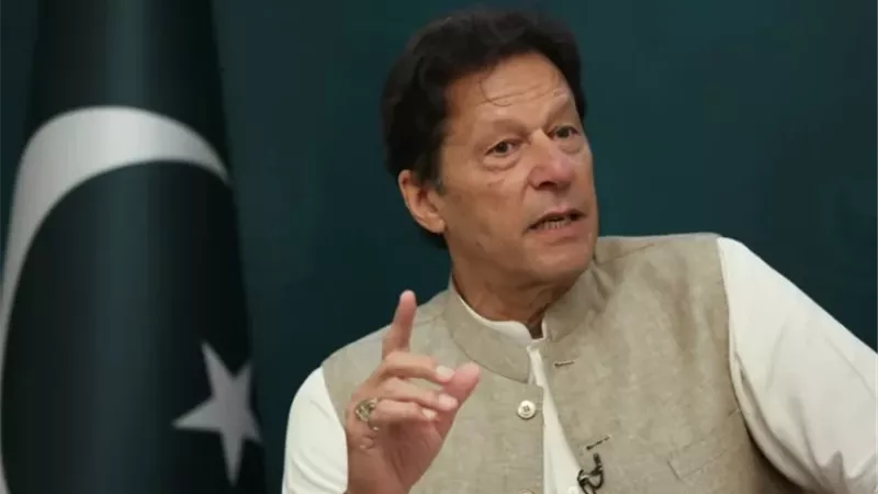 عمران خان يعود إلى السجن بعد فحص طبي