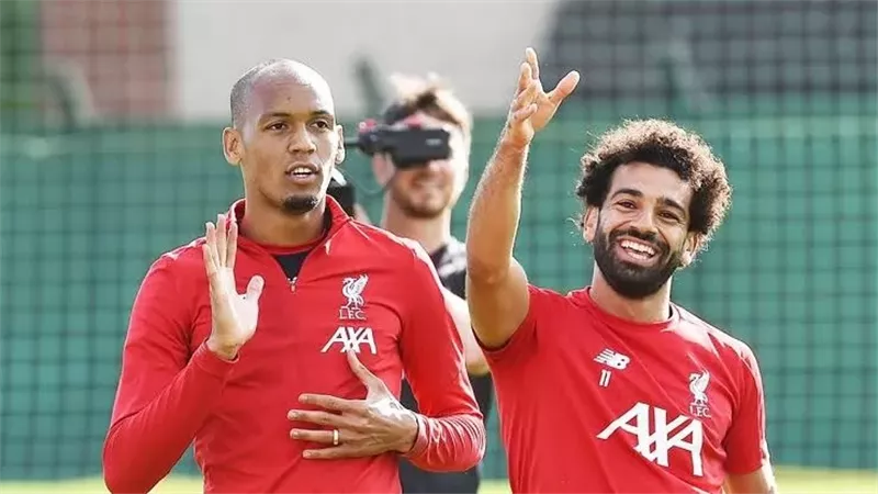 لاعب ليفربول السابق يقترب من مزاملة محمد صلاح مجددا في طرابزون