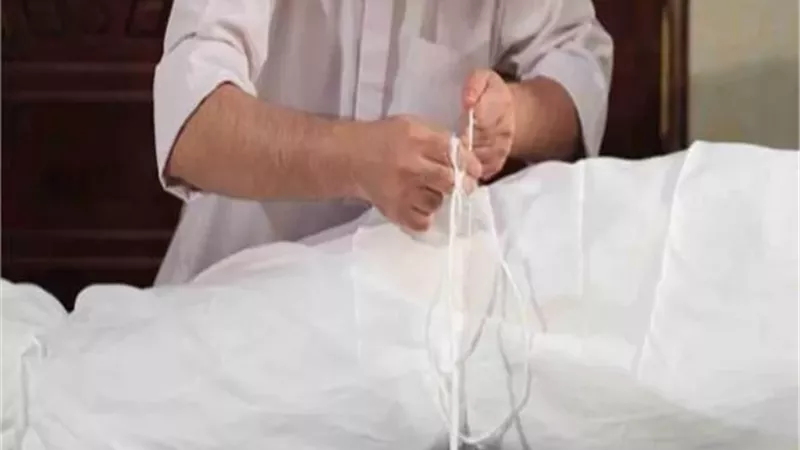 هل يجوز اعتبارشراء أكفان للموتى من زكاة المال؟