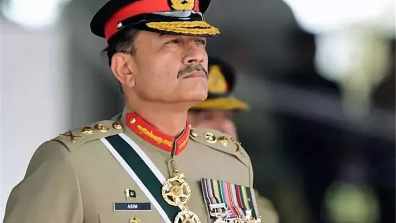 تقرير: قائد الجيش الباكستاني يحمل رسائل أمريكية لطهران
