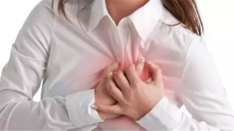 أعراض خفية للنوبة القلبية عند النساء.. لا تتجاهلي هذه العلامات