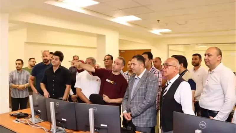 محافظ دمياط يتفقد مركز التحكم الآلي بشبكات توزيع الكهرباء