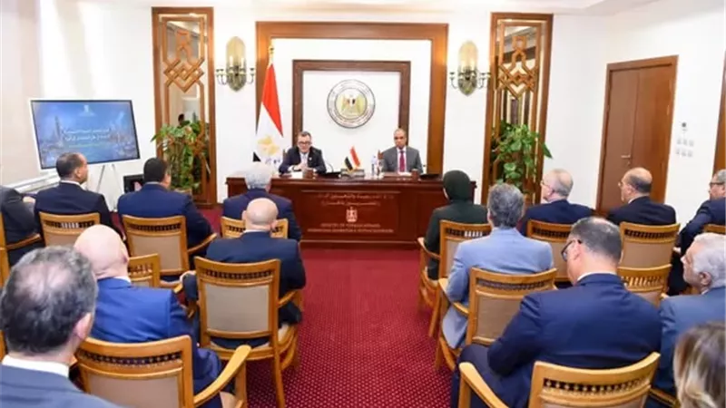 وزير الخارجية يستقبل وزير التخطيط والتنمية الاقتصادية