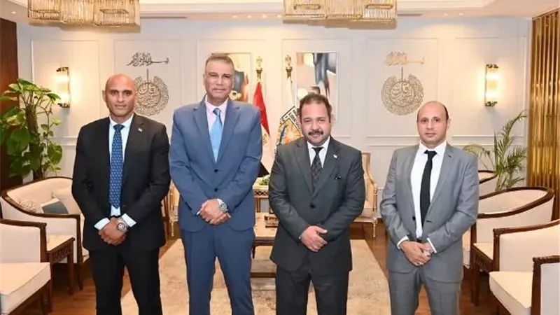 محافظ جنوب سيناء يبحث مع القومى للبحوث الفلكية سبل دعم التنمية