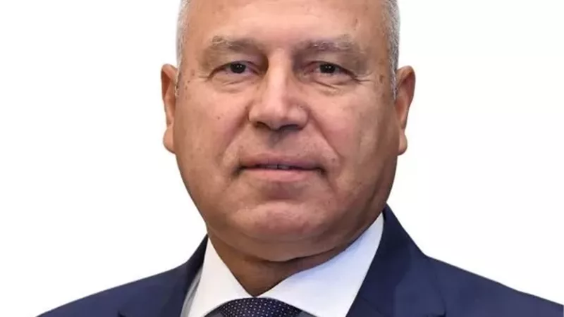 «النقل» تحذر: كامل الوزير لا يملك حسابًا رسميًا على فيسبوك