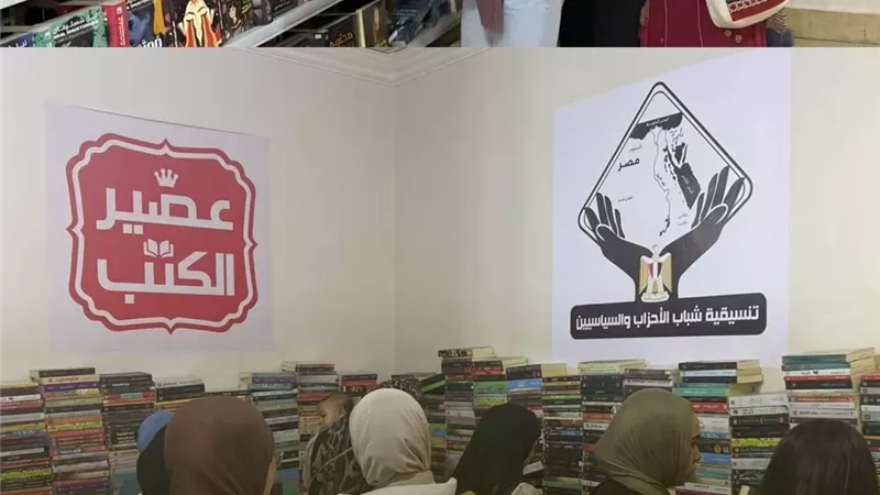 معرض تنسيقية شباب الأحزاب يواصل رحلته الثقافية بسوهاج
