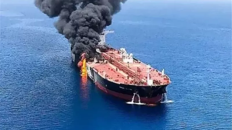 هيئة بريطانية: حريق بناقلة نفط غرب ينبع السعودية دون إصابات