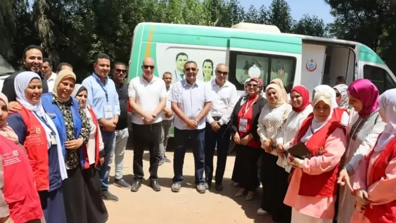 محافظ القليوبية يتفقد قافلة طبية بـ9 تخصصات وعلاج بالمجان في كفر شكر