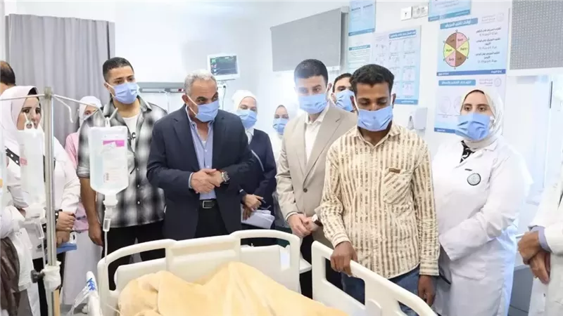 محافظ الإسماعيلية يطمئن على مصابي حادث الدواويس..صور