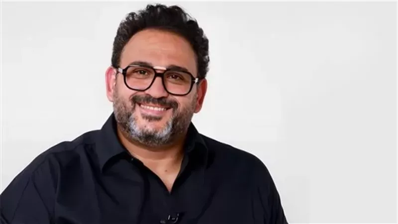 أكرم حسني يحتفل بانتهاء تصوير فيلم 